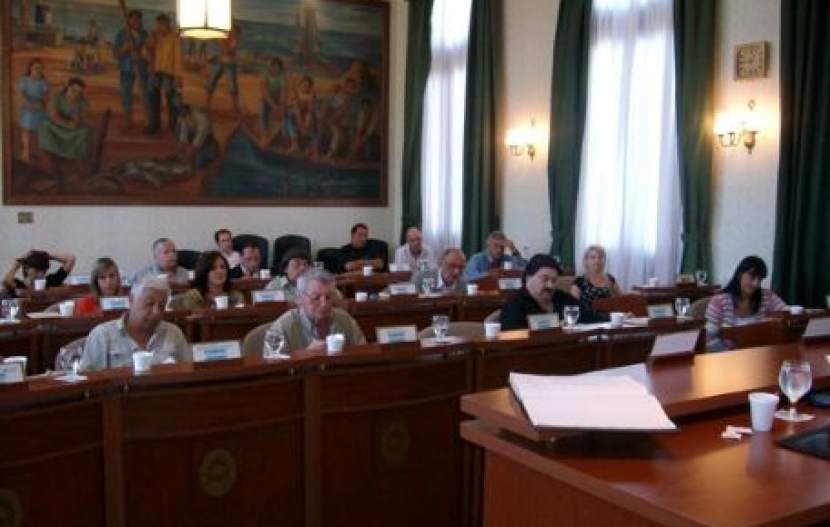 Debate en Ensenada por el sueldo del intendente
