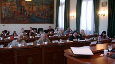 Debate en Ensenada por el sueldo del intendente