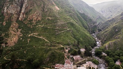 Pueblo Escondido: un caserío minero convertido en un reducto para el arte