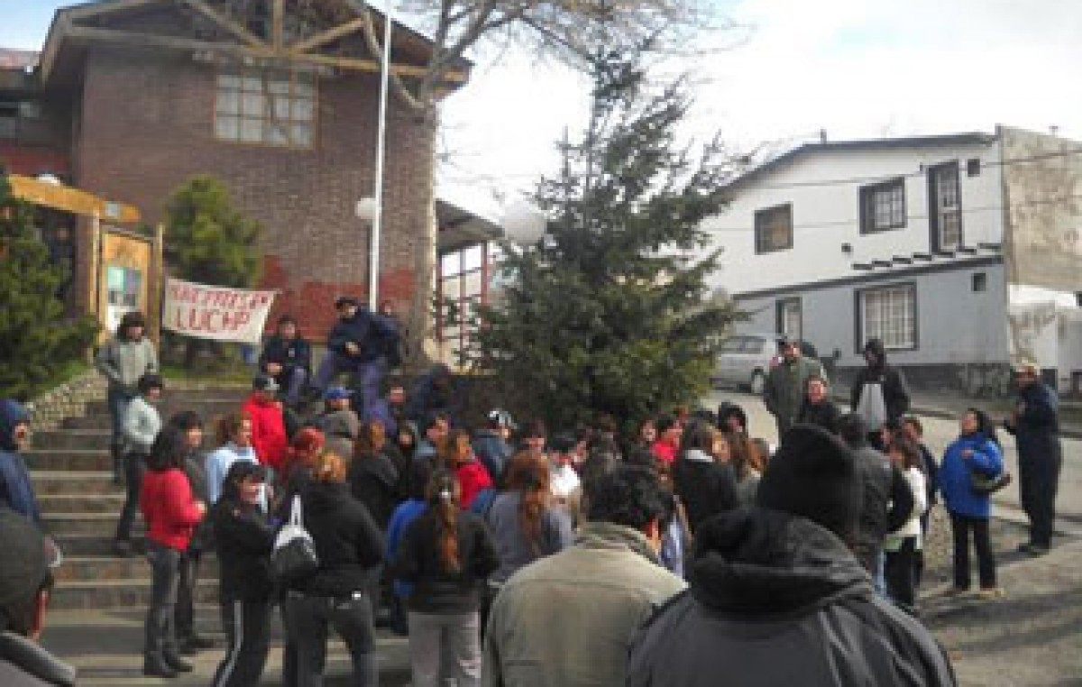 Municipales levantaron el bloqueo al municipio de Río Turbio
