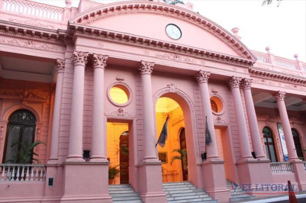 casa-de-gobierno-de-corrientes-595x396