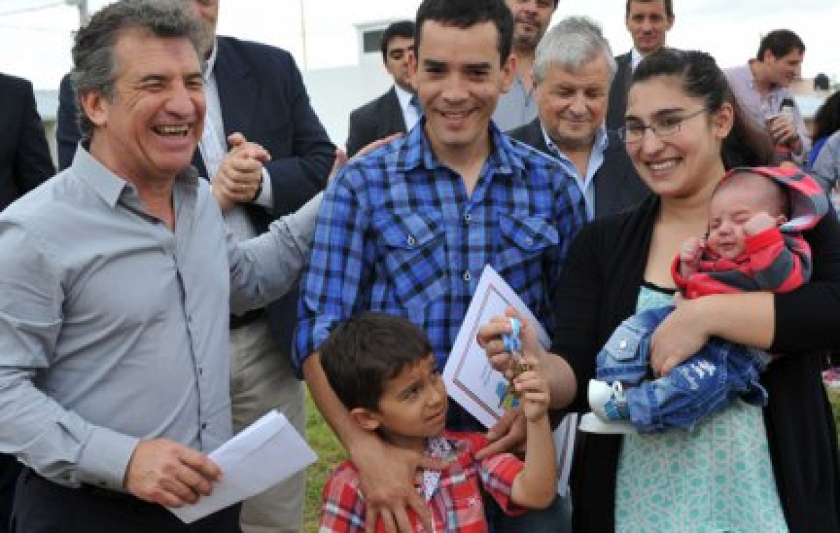 Entregaron 200 viviendas en Gualeguaychú y construirán otras 200