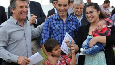 Entregaron 200 viviendas en Gualeguaychú y construirán otras 200