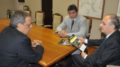 El Gobernador de Chaco proyecta renovación de flota en municipios de segunda y tercera