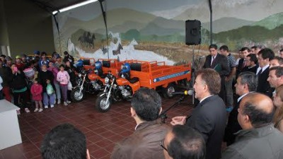 Tucumán: entregaron motocarros para que vecinos reemplacen los tracción a sangre