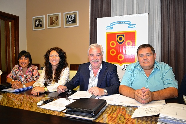 La inspectora Gabriela Seco, Merquel, Corvatta y el titular del CE, Rodolfo Rodríguez.