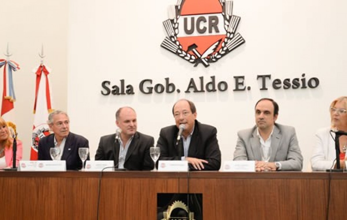 El Jefe Comunal de Santa Fe asumió como presidente del Foro de Intendentes de la UCR