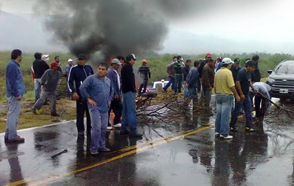 Reclamo salarial: cortan la ruta en Capayán y toman comuna en San José