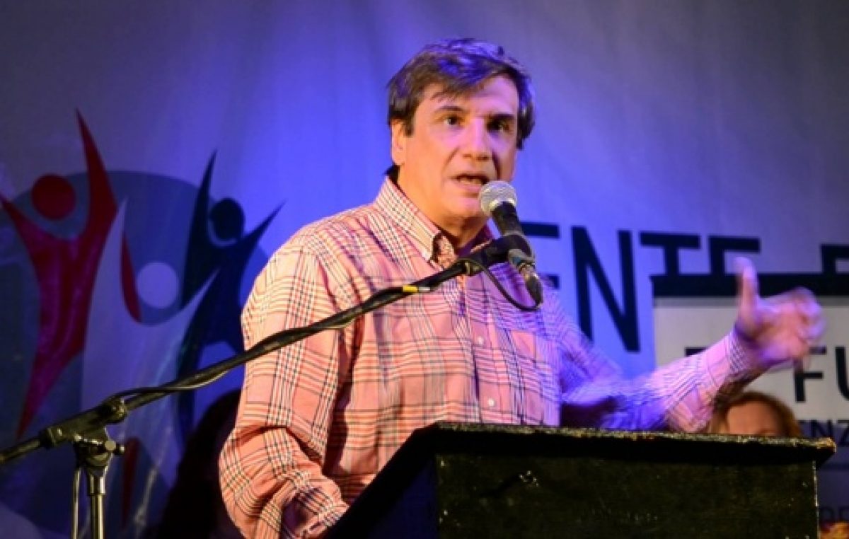 El Intendente de Rivadavia ya otorgó aumento de cara al 2015 y apuntó a Scioli por “adueñarse del dinero”