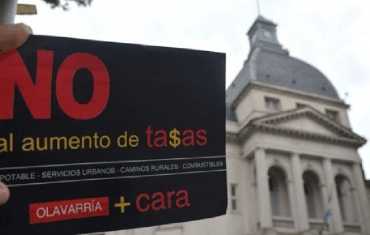Olavarría: tiran volantes denunciando el aumento de todas las tasas