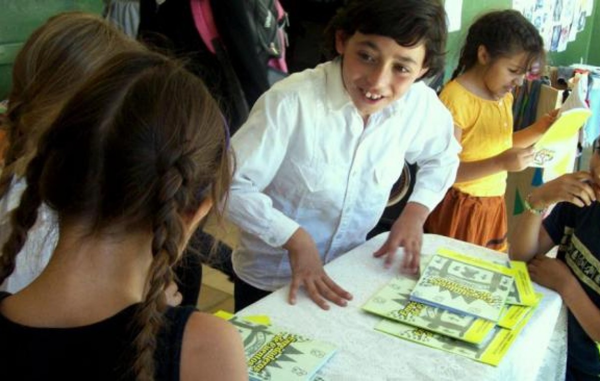 Escuela rural de La Serranita edita libro con historias escritas por alumnos