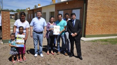 Entregaron 50 viviendas en Presidencia Roca