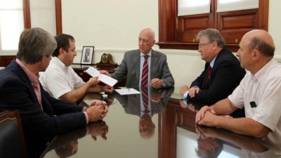 Aporte de 350.000 pesos a la Comuna de Sauce Viejo para obras