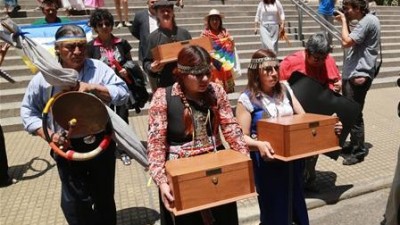Llegaron los restos de Inakayal a Tecka y comenzaron las ceremonias tehuelches mapuches