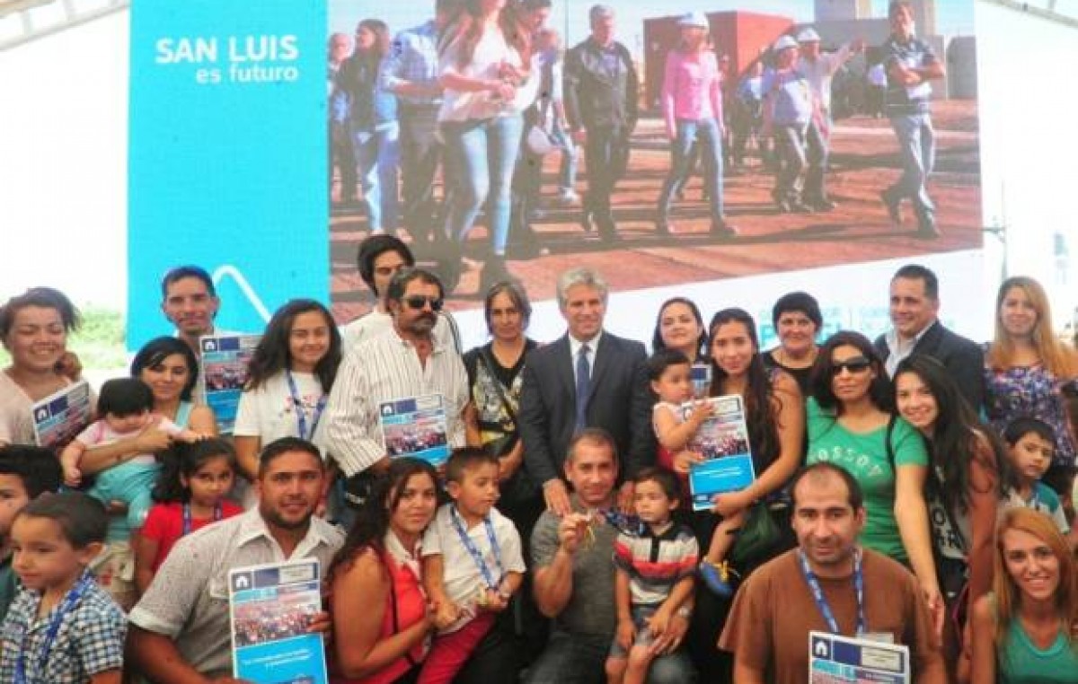 Entregaron 40 viviendas en La Punta