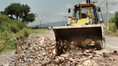 Salta: A través de los municipios, Vialidad ejecuta obras con trabajadores en negro