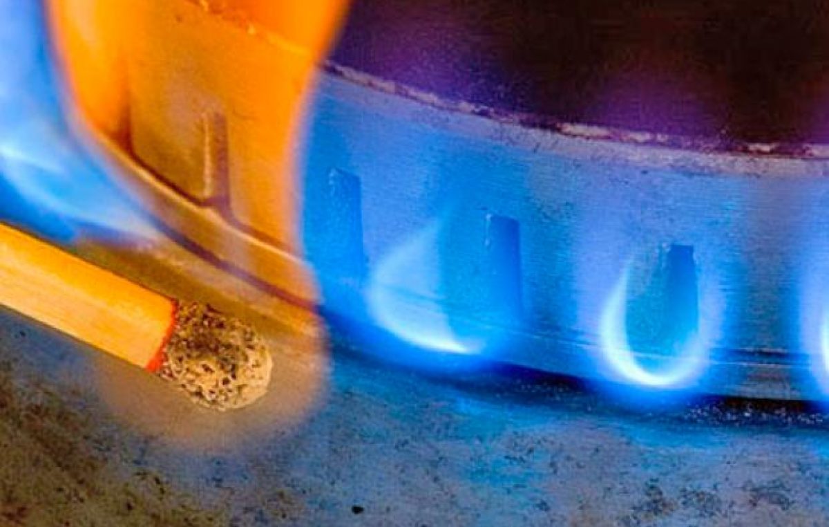 Firmaron el contrato para llegar con gas natural a 23 localidades santafesinas