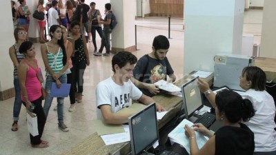 Casi 8 mil inscriptos para ingresar como personal municipal en Santa Fe