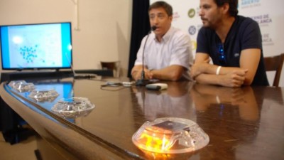 Bahía: Pondrán sistema de tachas para formar sendas peatonales luminosas