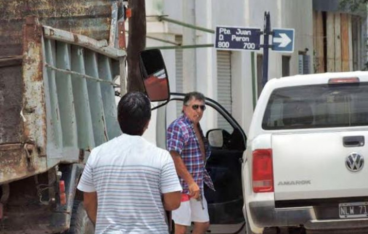 Un funcionario municipal de Rufino amenazó con un arma de fuego a los empleados de paro