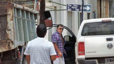 Un funcionario municipal de Rufino amenazó con un arma de fuego a los empleados de paro