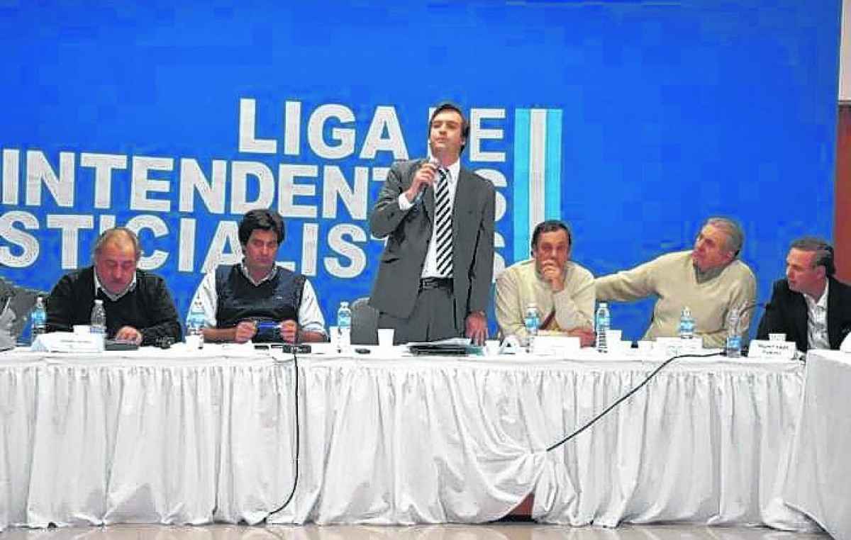 Río Negro: Intendentes del PJ van por los fondos petroleros
