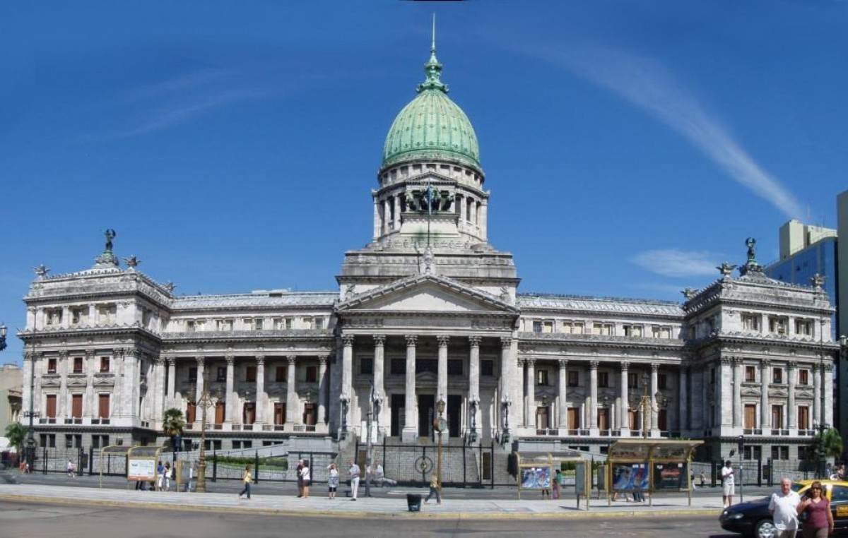 El Congreso renueva 130 diputados y 24 senadores
