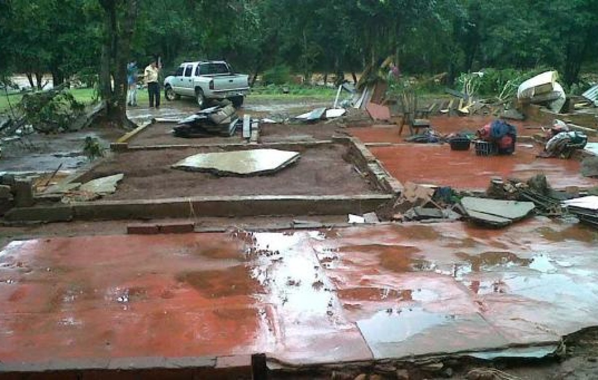 En Garuhapé la fuerza de la corriente se llevó diez viviendas
