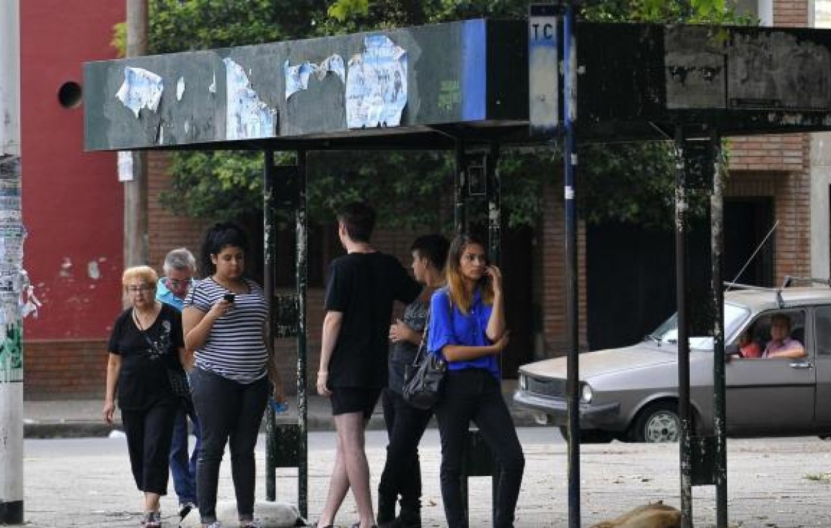 Prometen nueva señalización de las paradas en el centro y avenidas de Córdoba
