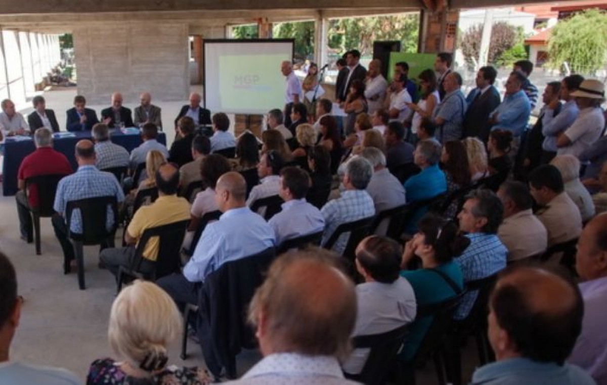 El Intendente de Mar del Plata presentó el libro del Plan Estratégico