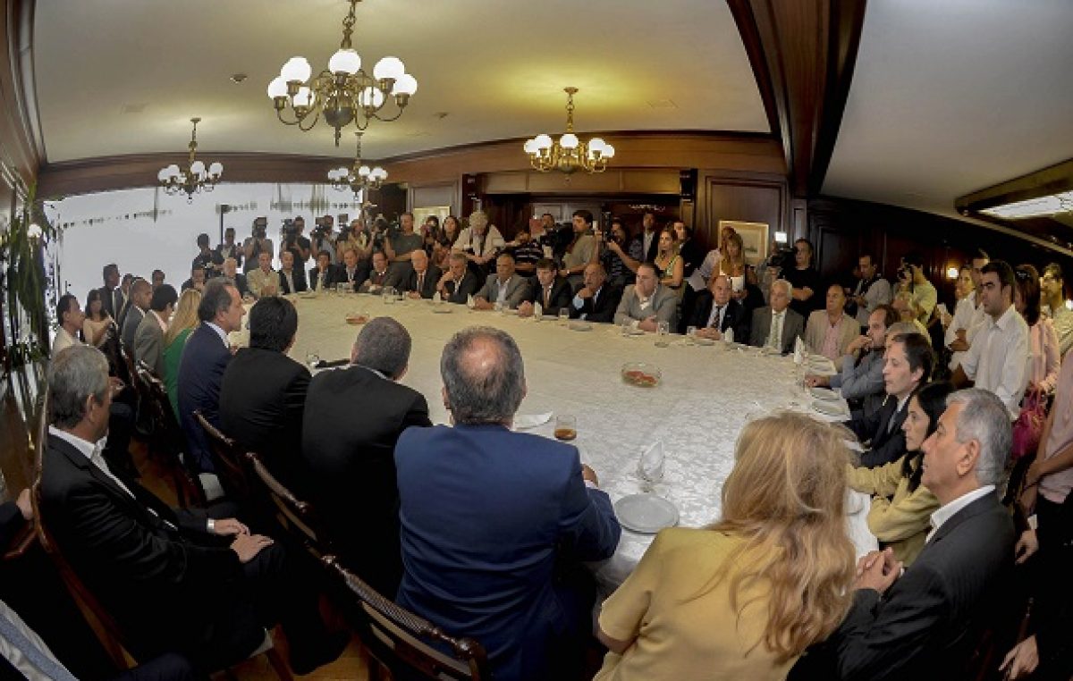 Scioli anunció obras en 40 municipios para garantizar «soluciones habitacionales»