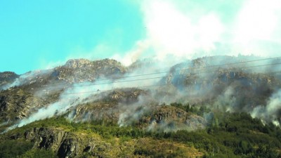 Incendios descontrolados entre Lago Puelo y El Hoyo