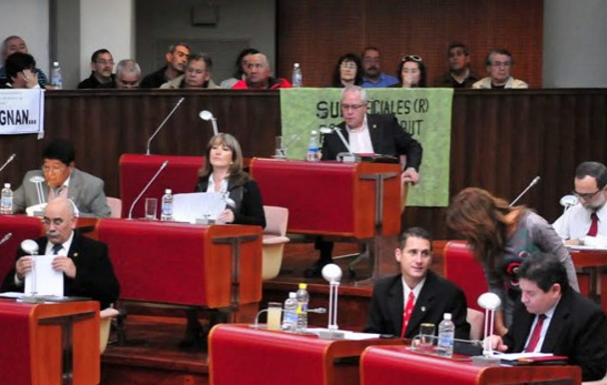 Los diputados de Chubut cobran 25 mil pesos “en negro” como gastos de bloque
