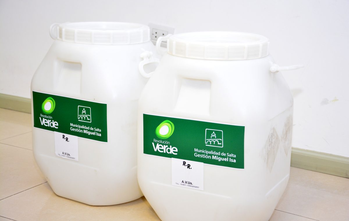 #RevoluciónVerde: entregaron los primeros 100 contenedores para que los comercios salteños recolecten los aceites