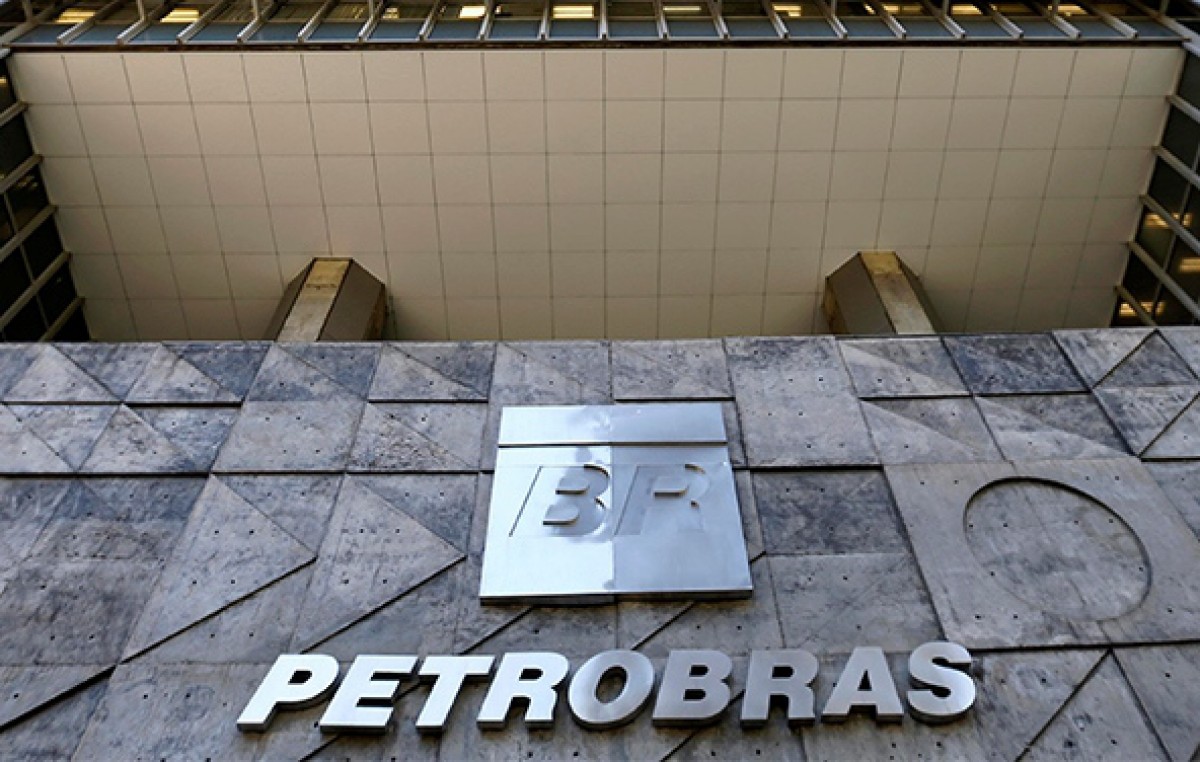 Por escándalo, renuncia directorio de Petrobras