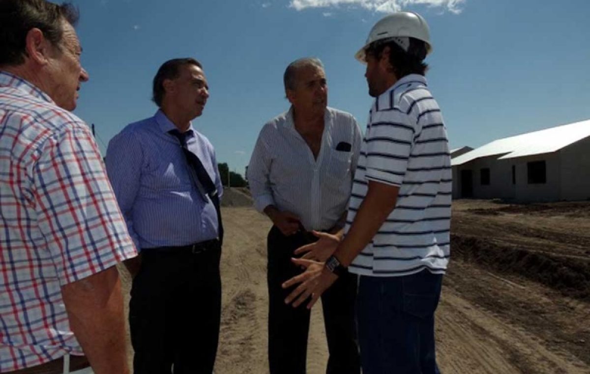 Entrega de viviendas en Río Colorado y anuncios por más de 26 millones de pesos