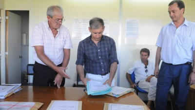 Otro paso para asfaltar más de 400 calles en barrios platenses
