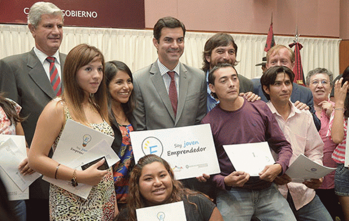 Jóvenes salteños reciben microcréditos para financiar sus proyectos