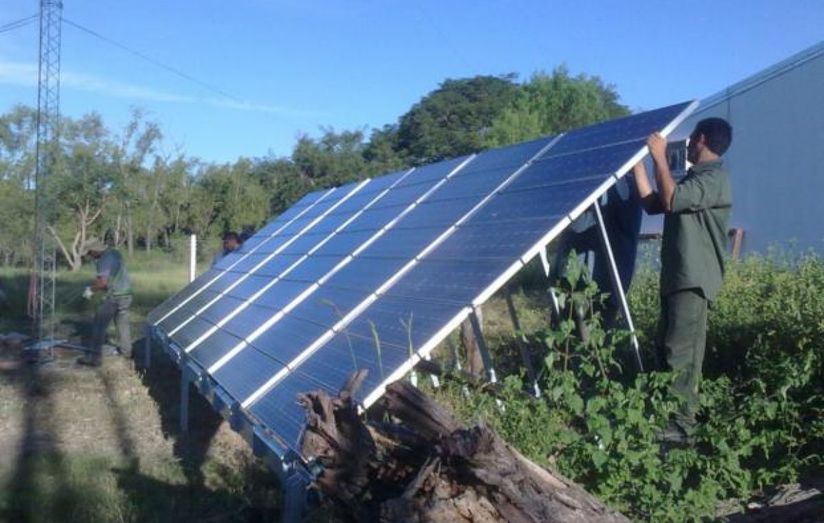Una escuela isleña de Santa Fe será abastecida al 100 por ciento con energía eólica y solar