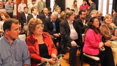 Ocho Municipios de Río Negro suscribieron acuerdos para obras y equipamiento con fondos petroleros