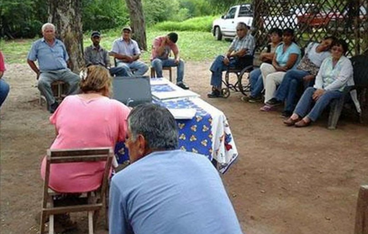 Orán: Asesoran a vecinos para que emprendan iniciativas rurales