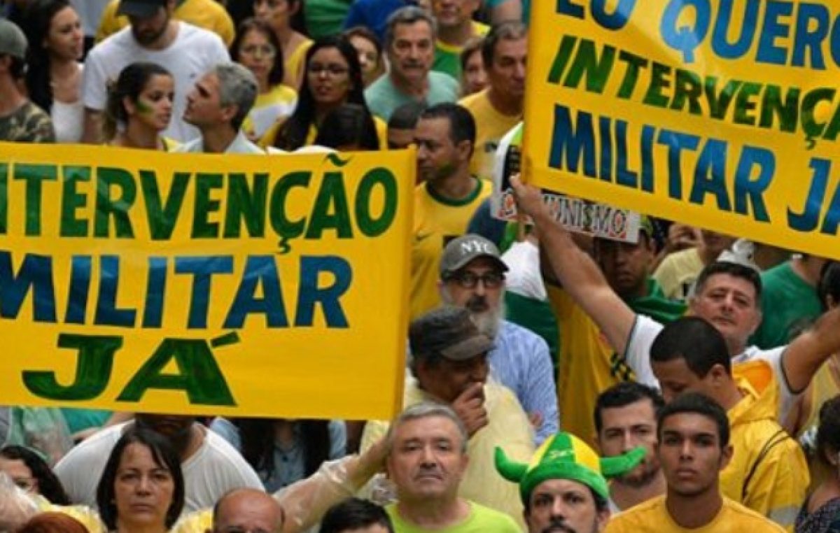 La crisis del real y un escándalo de corrupción mantienen contra las cuerdas a Dilma