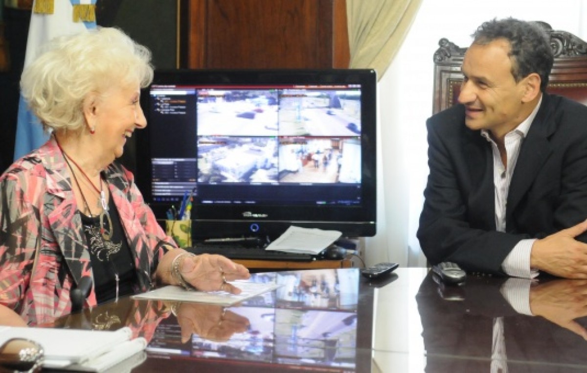 La Plata: se acordó con Estela de Carlotto crear un Centro de Producción Artístico-cultural
