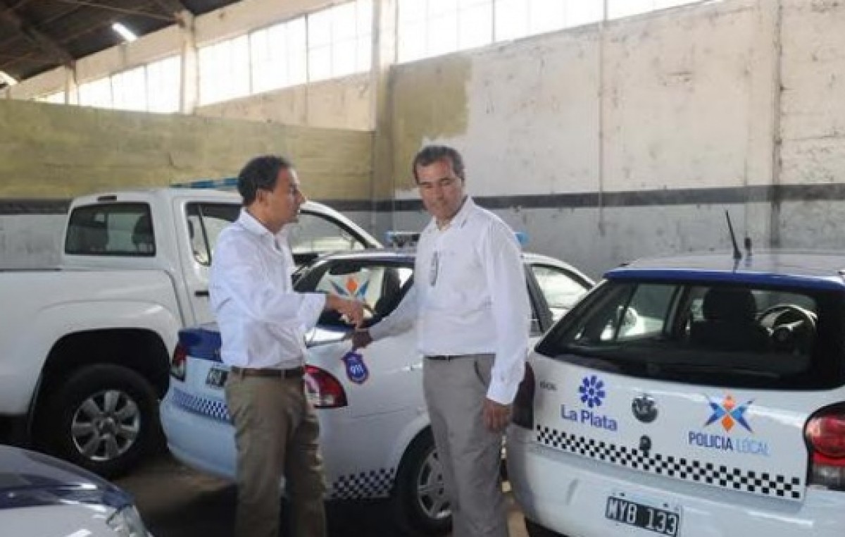 Llegaron los primeros móviles y patrullas para la Policía Local de La Plata