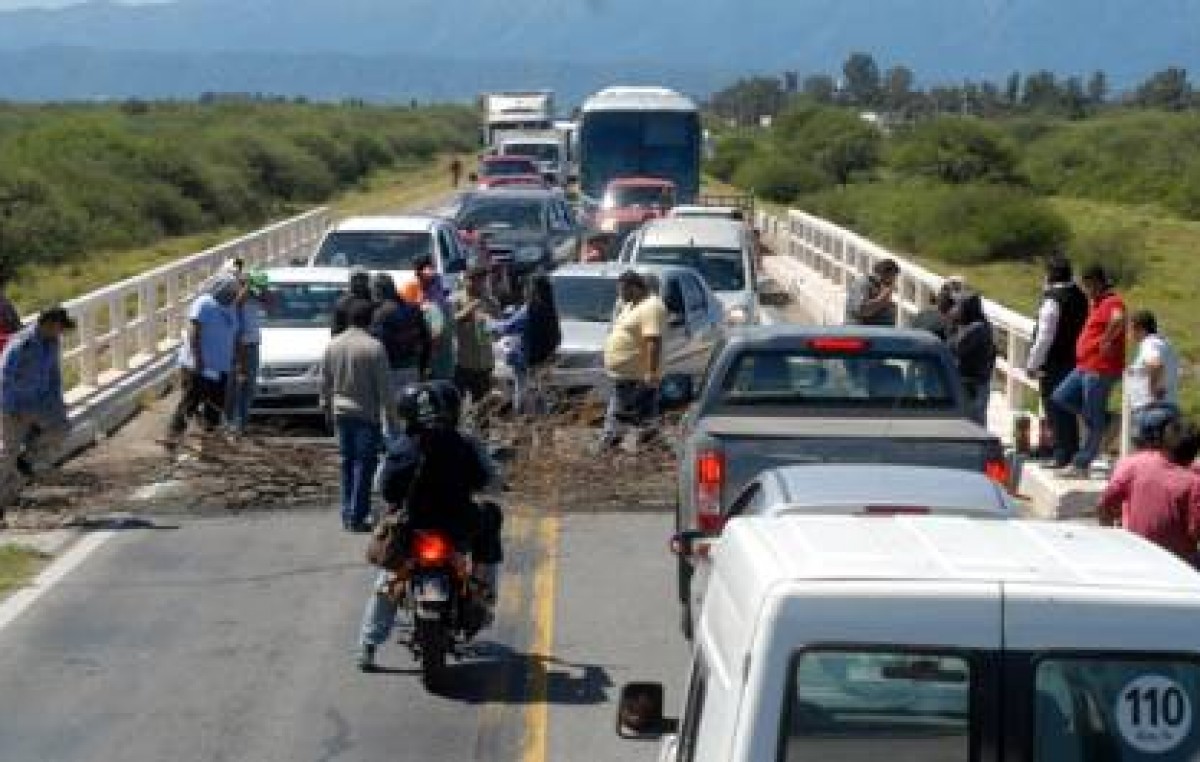 Municipales de Capayán cortarían la ruta Nº 38
