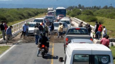 Municipales de Capayán cortarían la ruta Nº 38