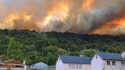 Villa Futalaufquen no corre peligro pero los incendios todavía no están controlados