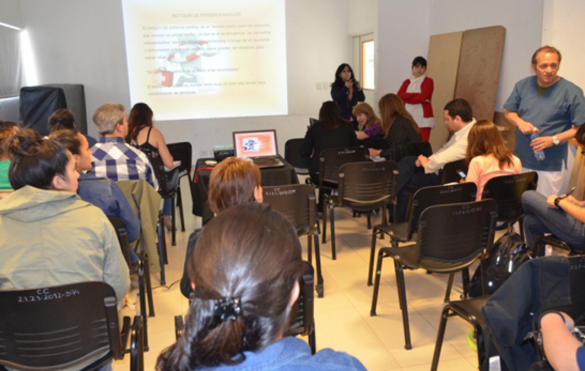 Comodoro: Durante todo el año municipales recibirán capacitaciones en salud