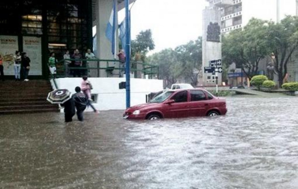 Barrios inundados y clases suspendidas en Santa Fe por un fuerte temporal