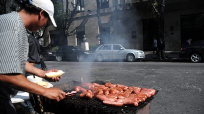Vendedores de choripán de Mar del Plata realizaron un reclamo frente al Municipio